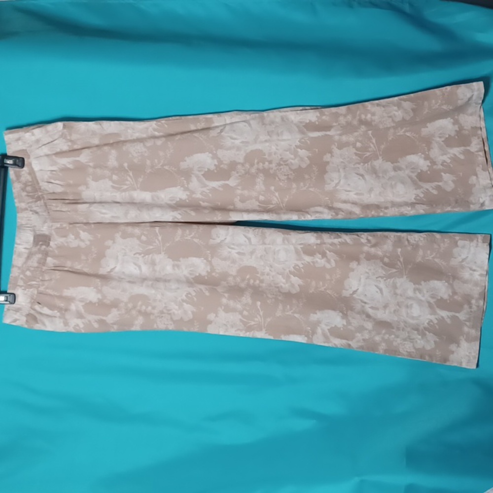 DG2 Diane Gilman Lyocell/Cotton Floral Elastic Waist Pants. Size 1XT